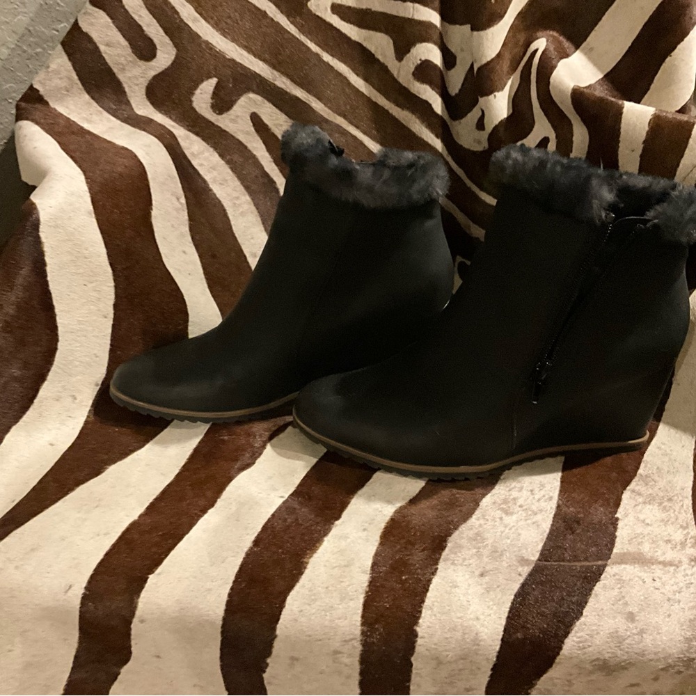 SOUL Naturalizer Black Fur-Trimmed Ankle Boots